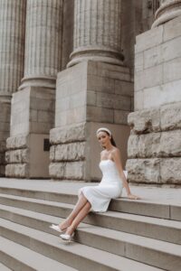 Jak wybrać sukienki na ślub cywilny, które łączą elegancję z wygodą?